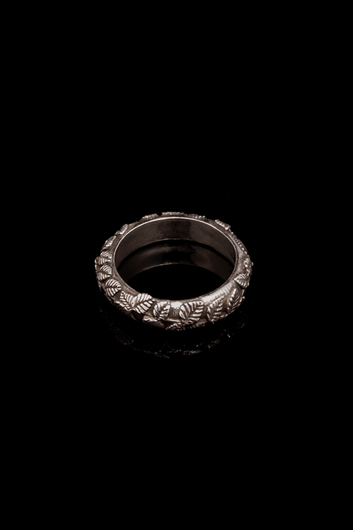 Tiny Leaves Ring