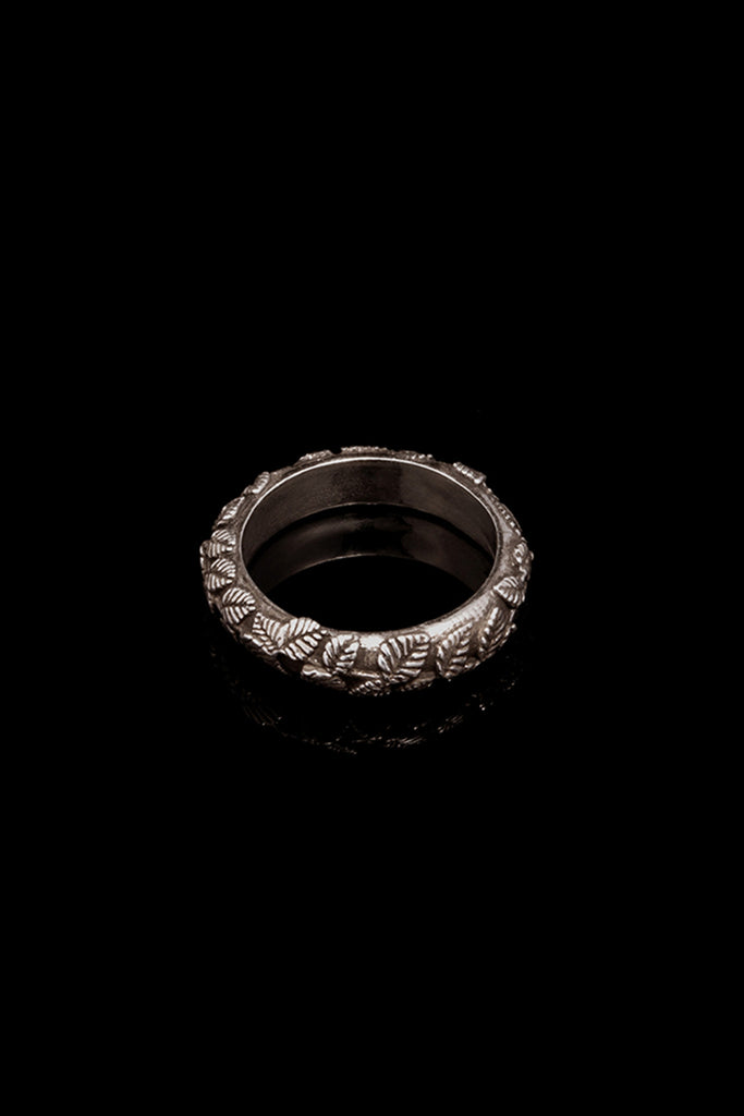 Tiny Leaves Ring