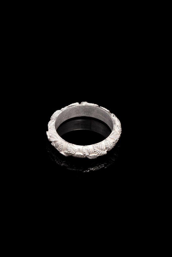 Tiny Leaves Ring