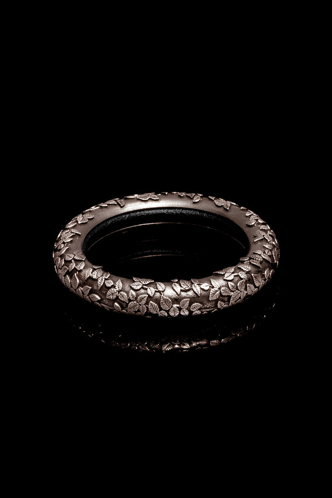Tiny Leaves Round Bangle